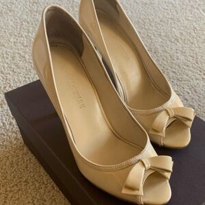 Elegant Enzo Angiolini Cream Leather Patten Peep-Toe Heels with Bow Details EUC